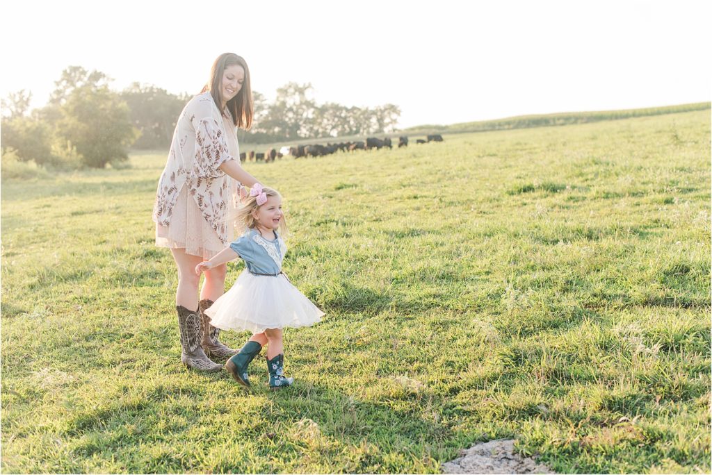 cow farm family session; mother daughter photos