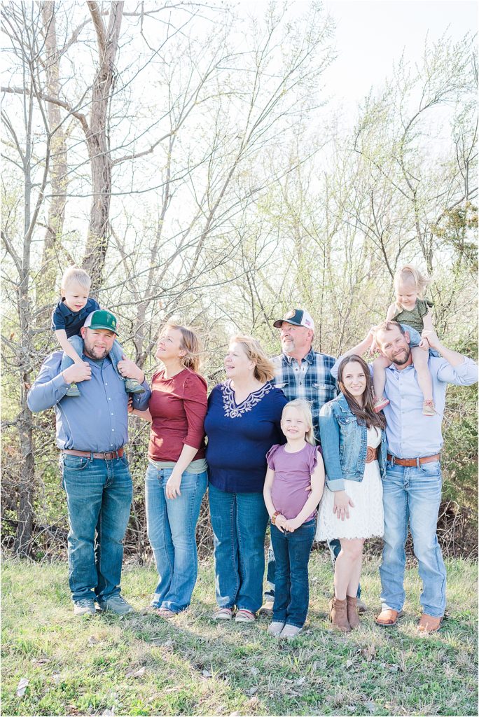 Higginsville Mo Extended Family Session Photos | Kelsey Alumbaugh Photography | #familyphotos #familyphotography #kcfamilyphotos #kcmofamilyphotos 