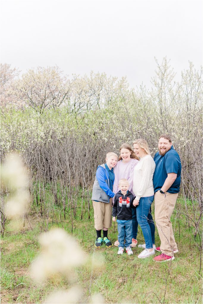 Koehn Family - Spring 2021 Mini Session | Kelsey Alumbaugh Photography | #springfamilyphotos #springphotos #familyphotos #kcphotographer