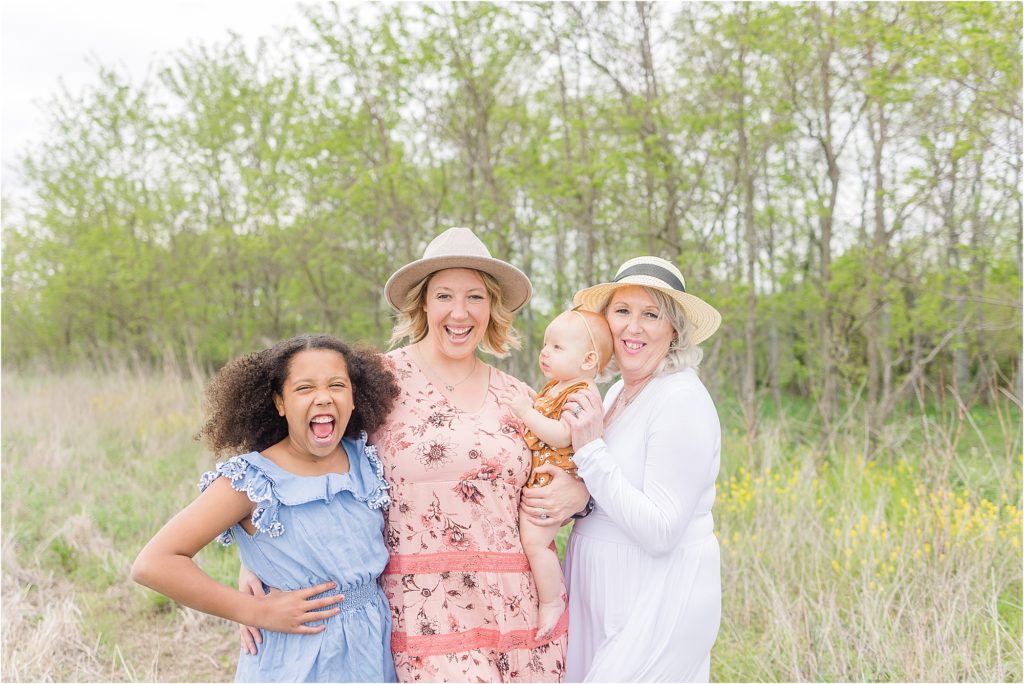 Lindsey | Motherhood | Kelsey Alumbaugh Photography | Spring motherhood photos | #mothersdayphotos #motherhoodphotos #threegenerations #motherhoodsession #kcmotherhoodphotographer