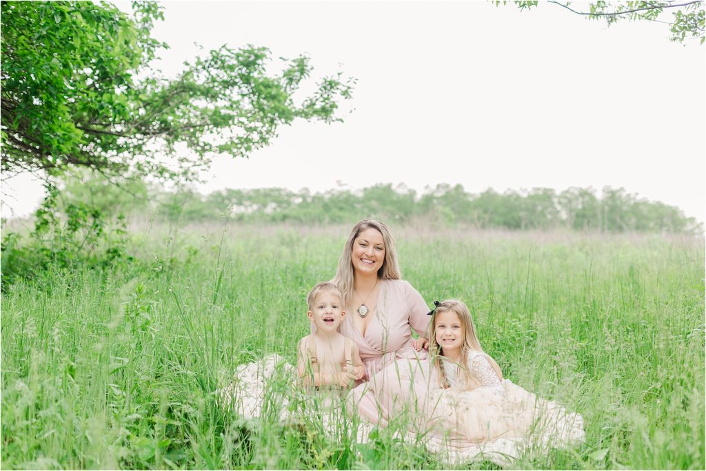Kali | summer motherhood session at Maple Leaf Lake Conservation area | Kelsey Alumbaugh Photography | #motherood #motherhoodsession #motherhoodphotos #strongasamother #kcmophotography