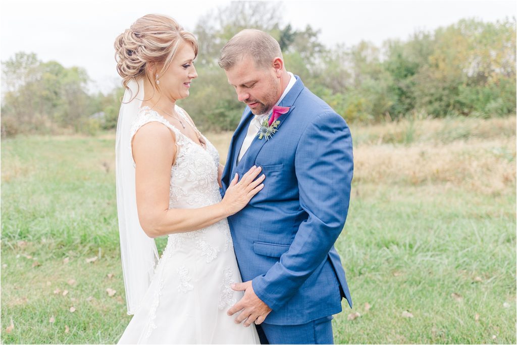Cloudy October Missouri wedding day | Dusk + purple fall wedding | Rachel + Jason | Kelsey Alumbaugh Photography | #kcwedding #octoberwedding #fallwedding 