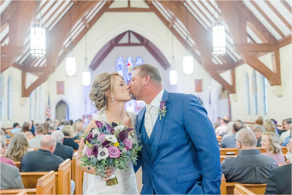 Cloudy October Missouri wedding day | Dusk + purple fall wedding | Rachel + Jason | Kelsey Alumbaugh Photography | #kcwedding #octoberwedding #fallwedding