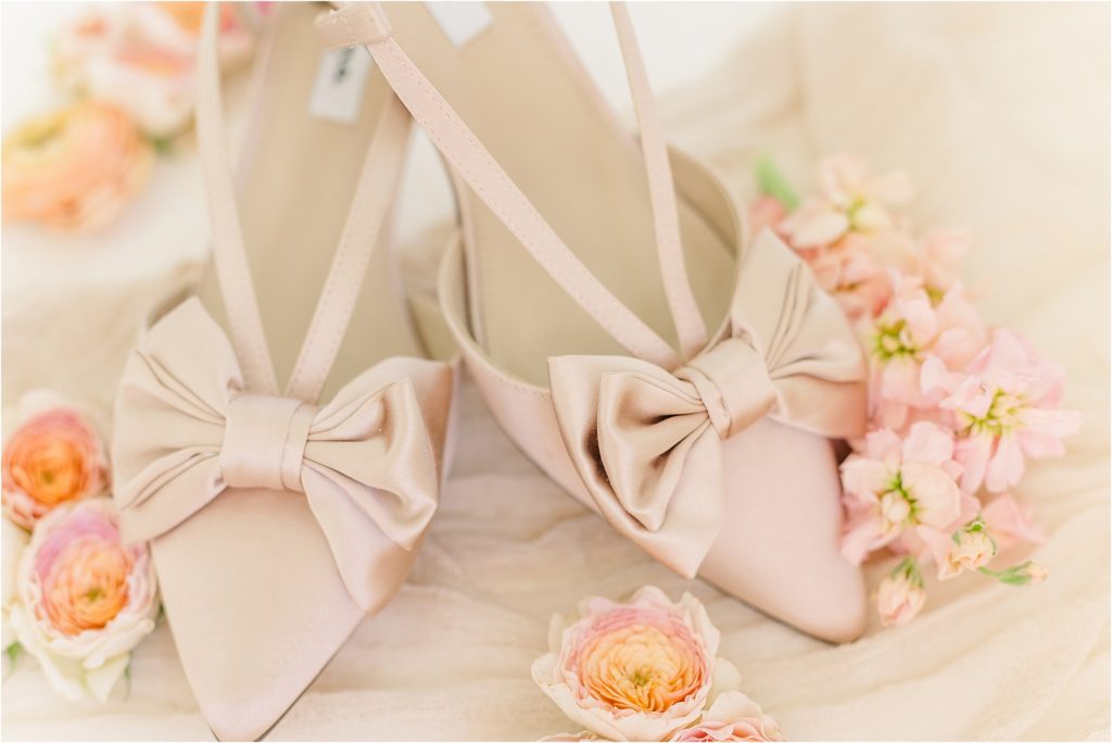 Blush bow wedding shoes with flowers Westwind Hills luxury wedding inspiration | Kelsey Alumbaugh Photography | #weddinginspiration #luxurywedding #stlouisweddingphotography #stlwedding #styledshootsacrossamerica