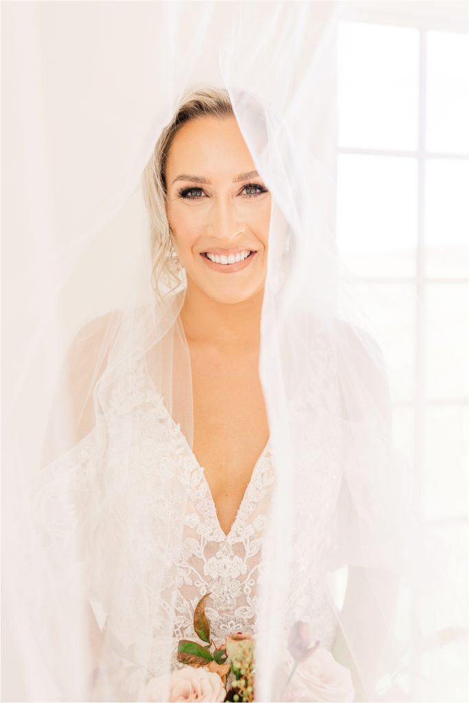 Bride under cathedral veil Westwind Hills luxury wedding inspiration | Kelsey Alumbaugh Photography | #weddinginspiration #luxurywedding #stlouisweddingphotography #stlwedding #styledshootsacrossamerica