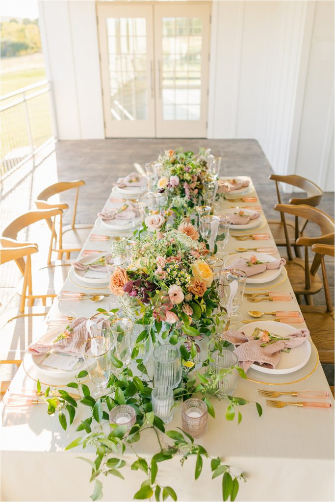 Outdoor head table with natural wooden chairs and full place settings Westwind Hills luxury wedding inspiration | Kelsey Alumbaugh Photography | #weddinginspiration #luxurywedding #stlouisweddingphotography #stlwedding #styledshootsacrossamerica