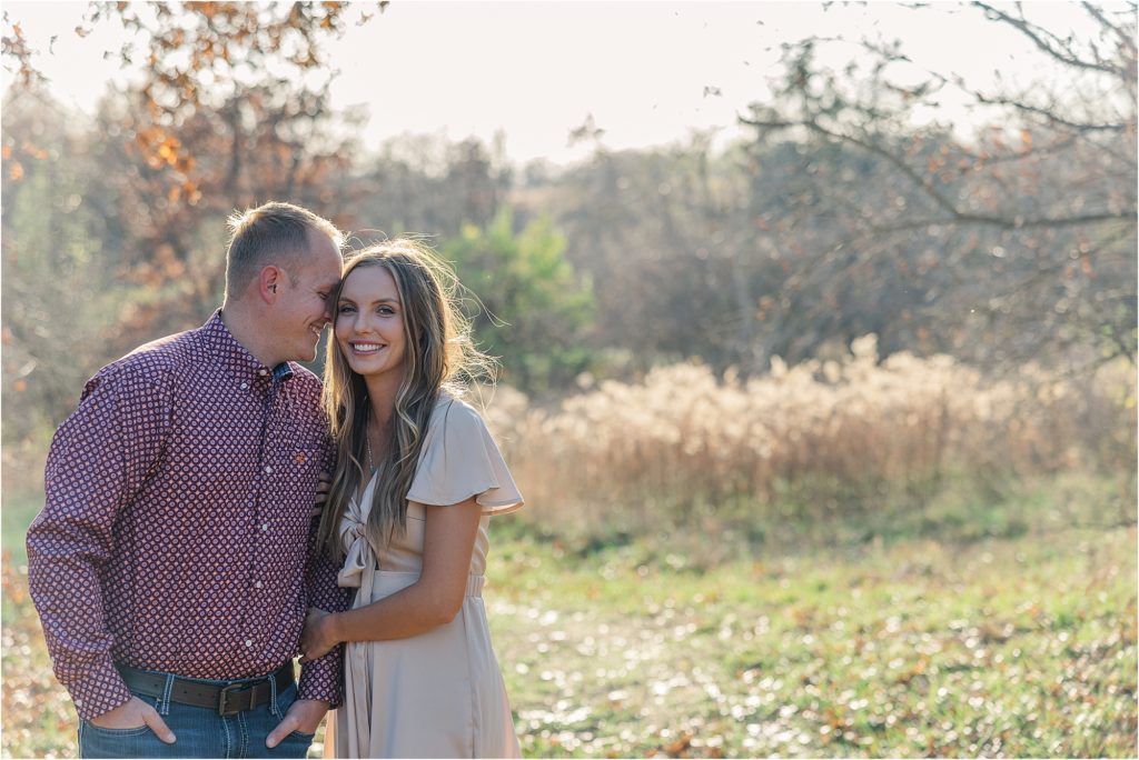 Fall midwest engagement session | Maple Leaf Lake | Haylee + Blake | Kelsey Alumbaugh Photography | #midwestengagementphotographer #missouriengagement #missouriwedding #engagementring 