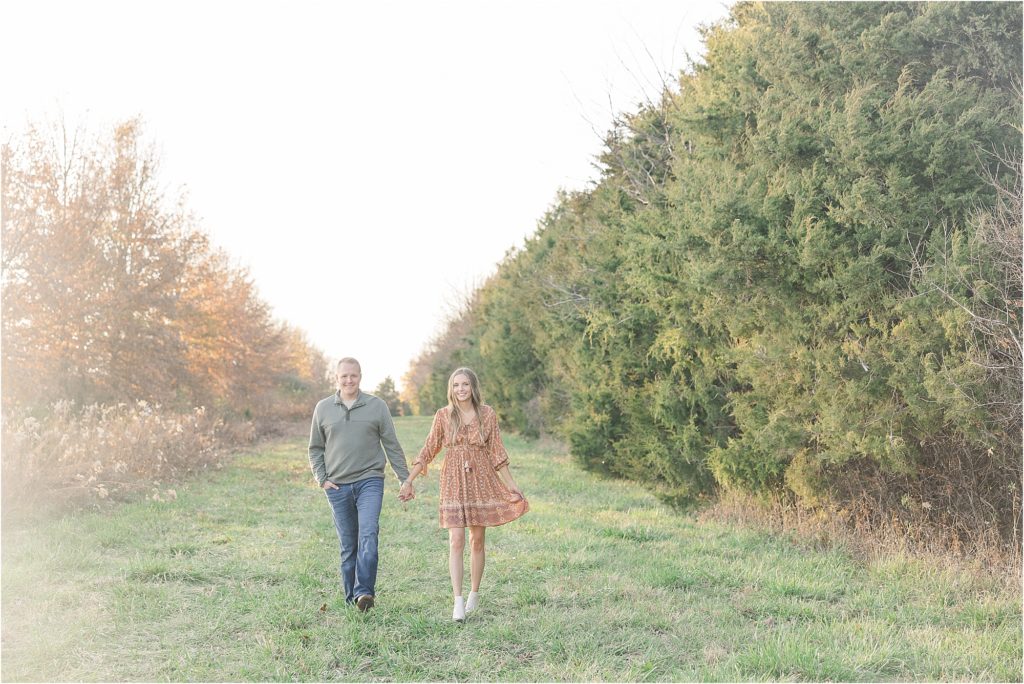 Fall midwest engagement session | Maple Leaf Lake | Haylee + Blake  | Kelsey Alumbaugh Photography | #midwestengagementphotographer #missouriengagement #missouriwedding #engagementring 