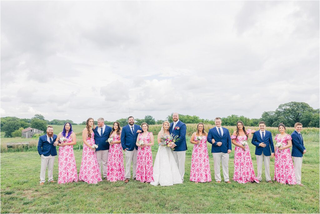 Elegant, colorful Missouri summer wedding at Eagle Bluff Ranch | Maggie + Vernon | Kelsey Alumbaugh Photography | #missouriweddingphotographer #missouriwedding #summerwedding 