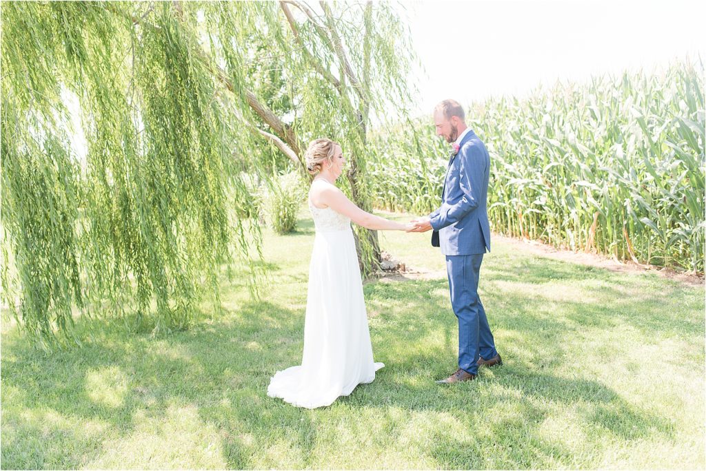 3 reasons to have a first look on your wedding day | Kansas City Missouri Wedding Photographer | Kelsey Alumbaugh Photography | #kansascitywedding #kcweddingphotographer #firstlook #reasonstohaveafirstlook