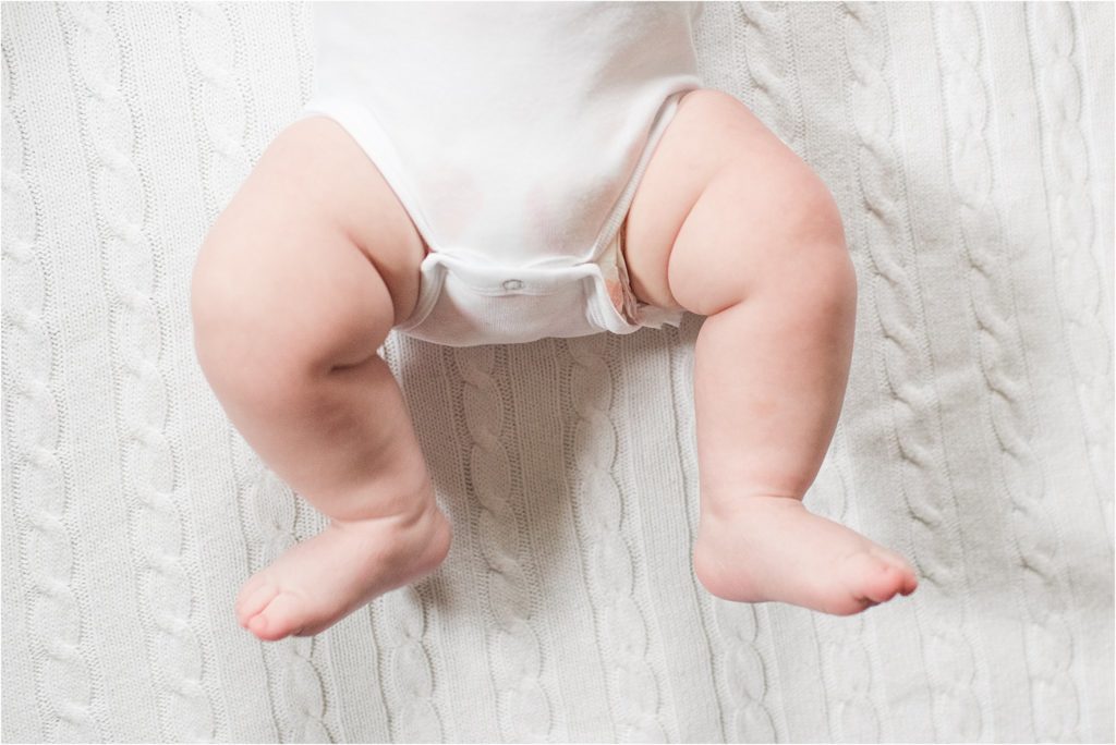 Baby legs - wynn's third month