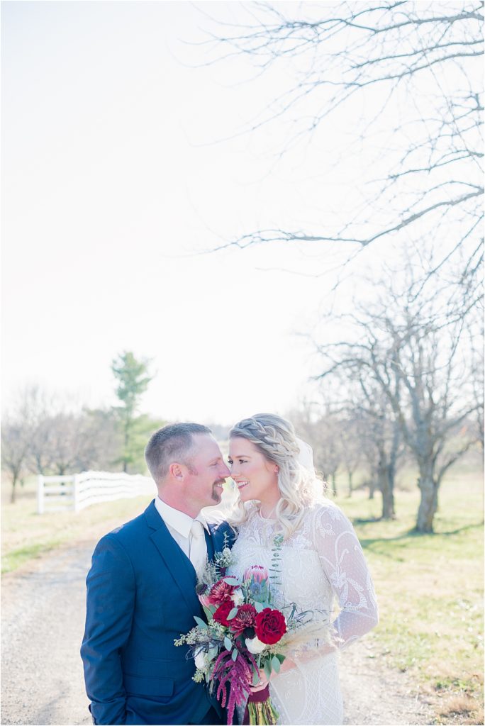 Wedding day timeline tips for a photography friendly day | Missouri wedding photographer | Light + Airy wedding photography | Kelsey Alumbaugh Photography | #kcwedding #kansascityweddingphotography #kcweddingphotos #missouriwedding