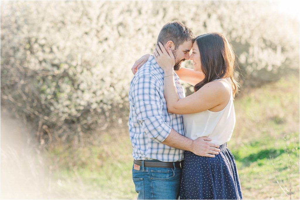 Ashlyn + Ryan | Spring couples photos 2021 mini session | Kelsey Alumbaugh Photography | #kcengagement #kcwedding #kcweddingphotography #kcspringphotos 