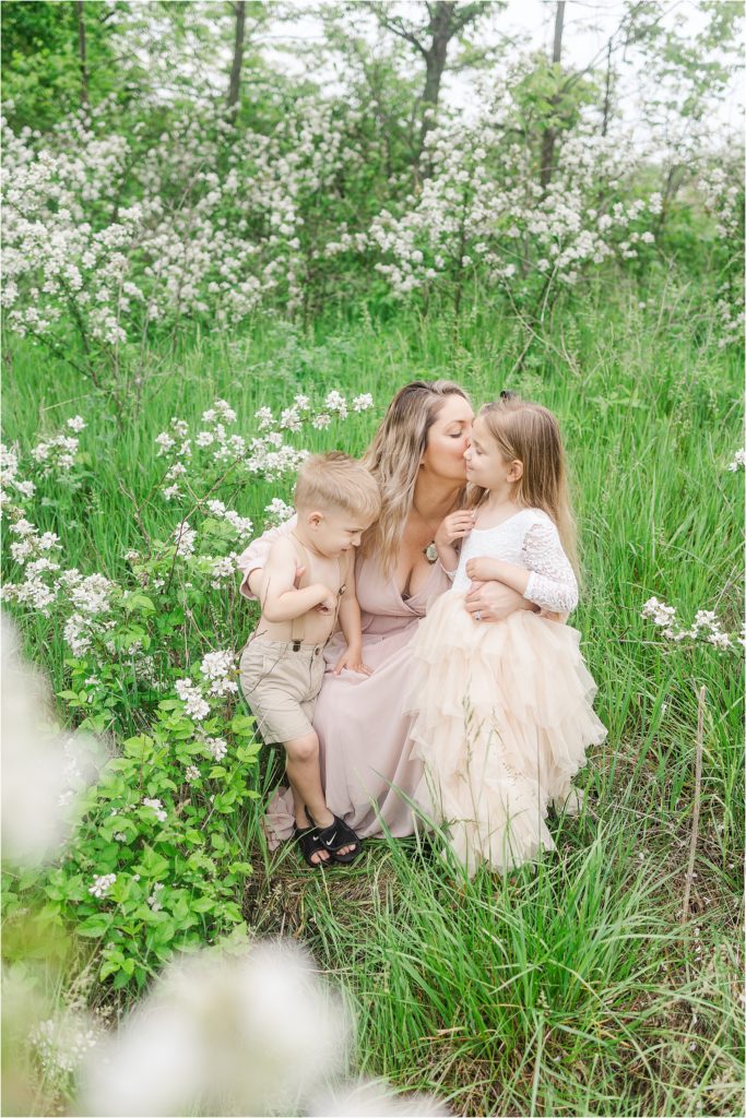 Kali | summer motherhood session at Maple Leaf Lake Conservation area | Kelsey Alumbaugh Photography | #motherood #motherhoodsession #motherhoodphotos #strongasamother #kcmophotography