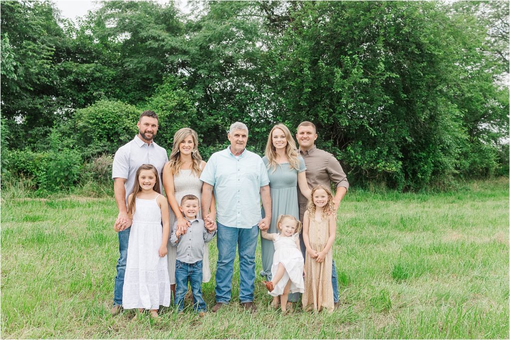 Missouri extended family session | Midwest family photographer | The Ryun Family | Kelsey Alumbaugh Photography | #kcmofamilyphotos #familyphotographer #kansascityphotographer