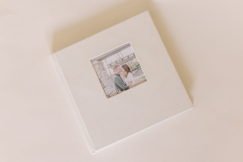 Your engagement album - the ultimate wedding guest book | Kansas City Wedding Photographer | Kelsey Alumbaugh Photography | #kcweddingphotographer #kansascitywedding #engagementalbum #kcengagementphotographer