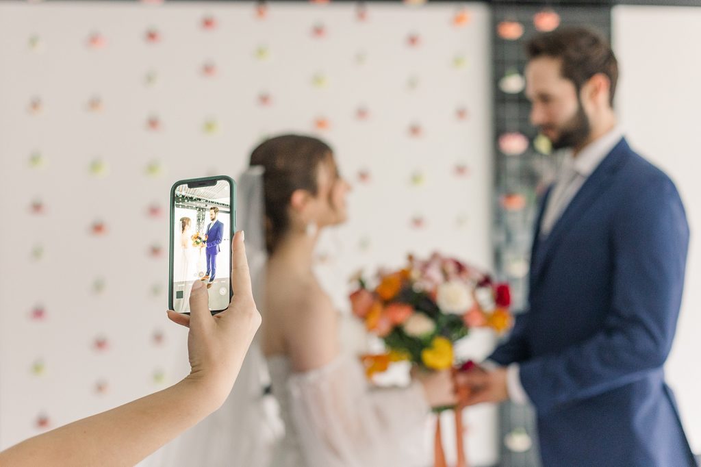3 benefits of an unplugged ceremony | Kansas City wedding photographer | Kelsey Alumbaugh Photography | #missouriweddingphotographer #missouriwedding #kcweddingphotographer #kansascitywedding #unpluggedceremony 