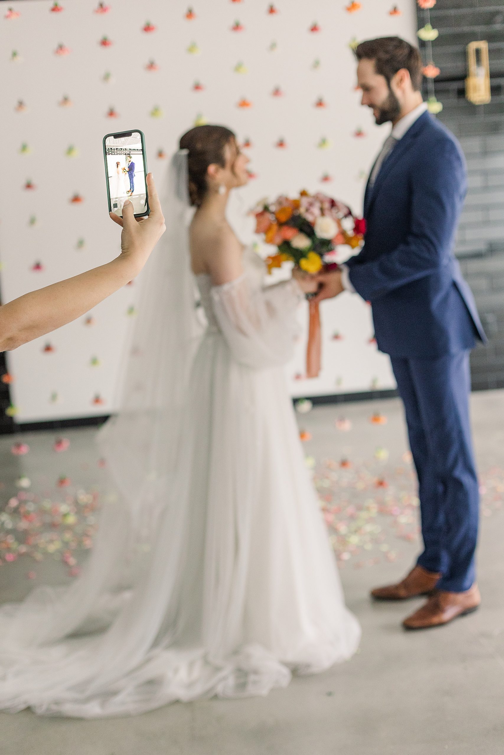 3 benefits of an unplugged ceremony | Kansas City wedding photographer | Kelsey Alumbaugh Photography | #missouriweddingphotographer #missouriwedding #kcweddingphotographer #kansascitywedding #unpluggedceremony