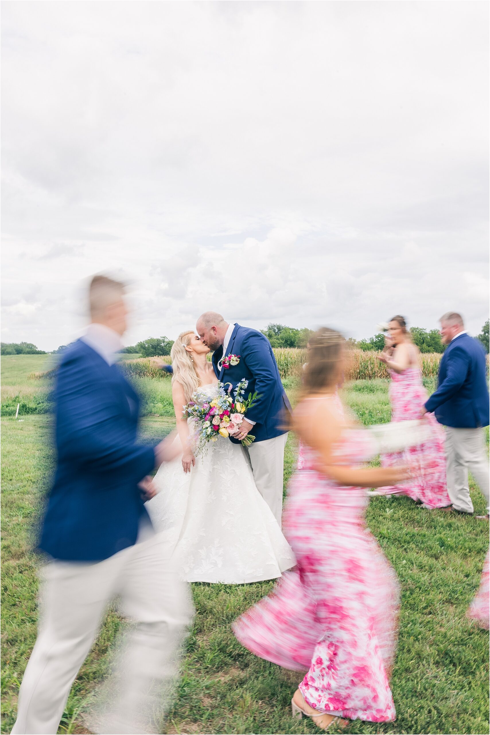 Elegant, colorful Missouri summer wedding at Eagle Bluff Ranch | Maggie + Vernon | Kelsey Alumbaugh Photography | #missouriweddingphotographer #missouriwedding #summerwedding